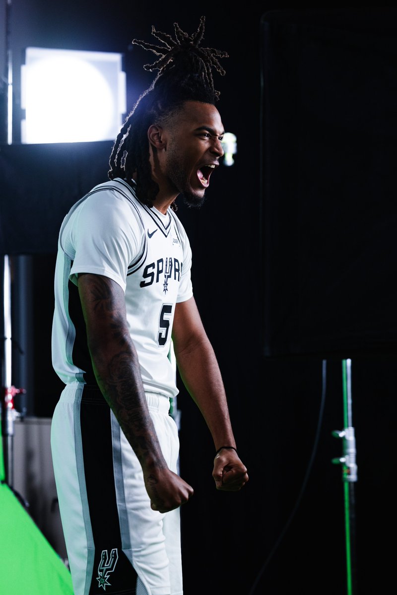 spurs's tweet photo. We're BAAAACK 🤠📸 https://t.co/ULFSbAV5hW