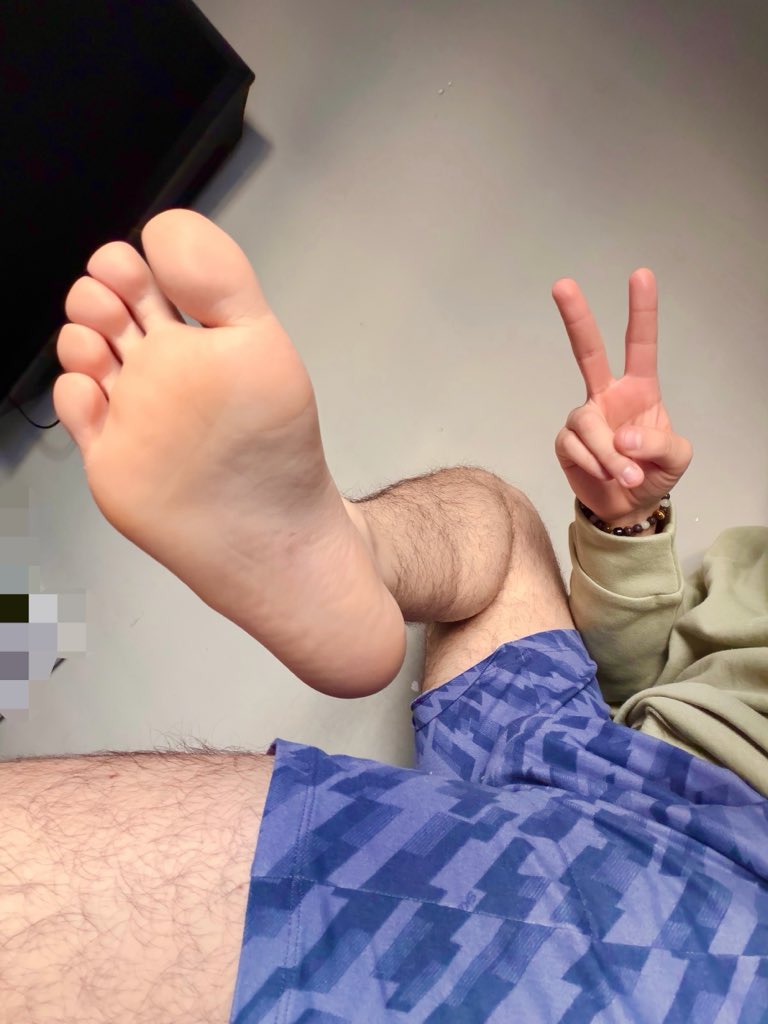 hazetheotter's tweet photo. what are you looking at bro? https://t.co/L0aiMNw23t