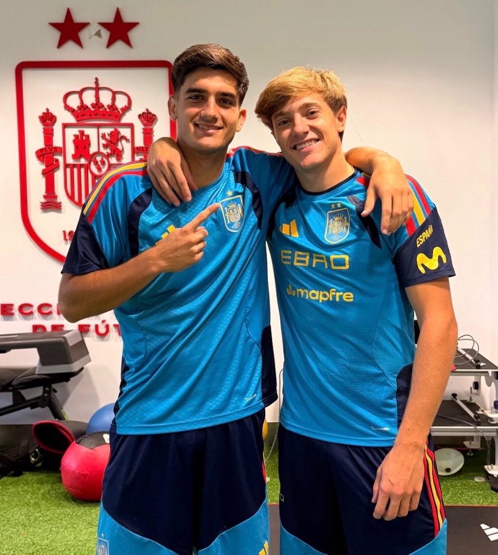 GonzaloTortosa's tweet photo. 🟢⚪️🇪🇸 José Antonio Morante y Jesús Rodríguez, juntos en Las Rozas, con la selección española.

Dos joyas de la cantera del Real Betis. https://t.co/mYdHY48j7t