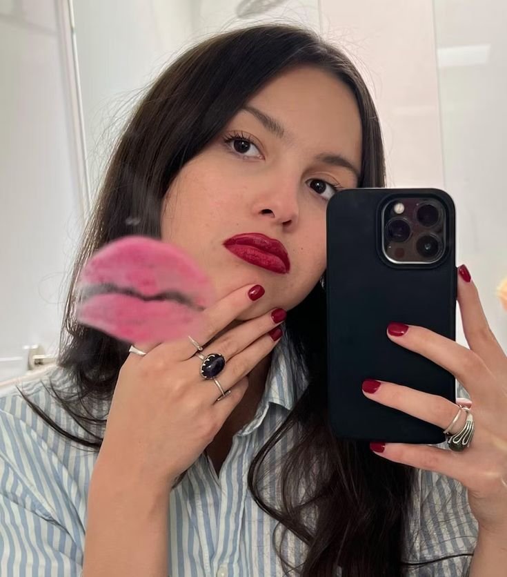 wingsllie's tweet photo. quem você seria de acordo com o pinterest:

• cantora
• atriz
• personagem animado
• personagem literário

tô encantada https://t.co/wYBmRVrX4p