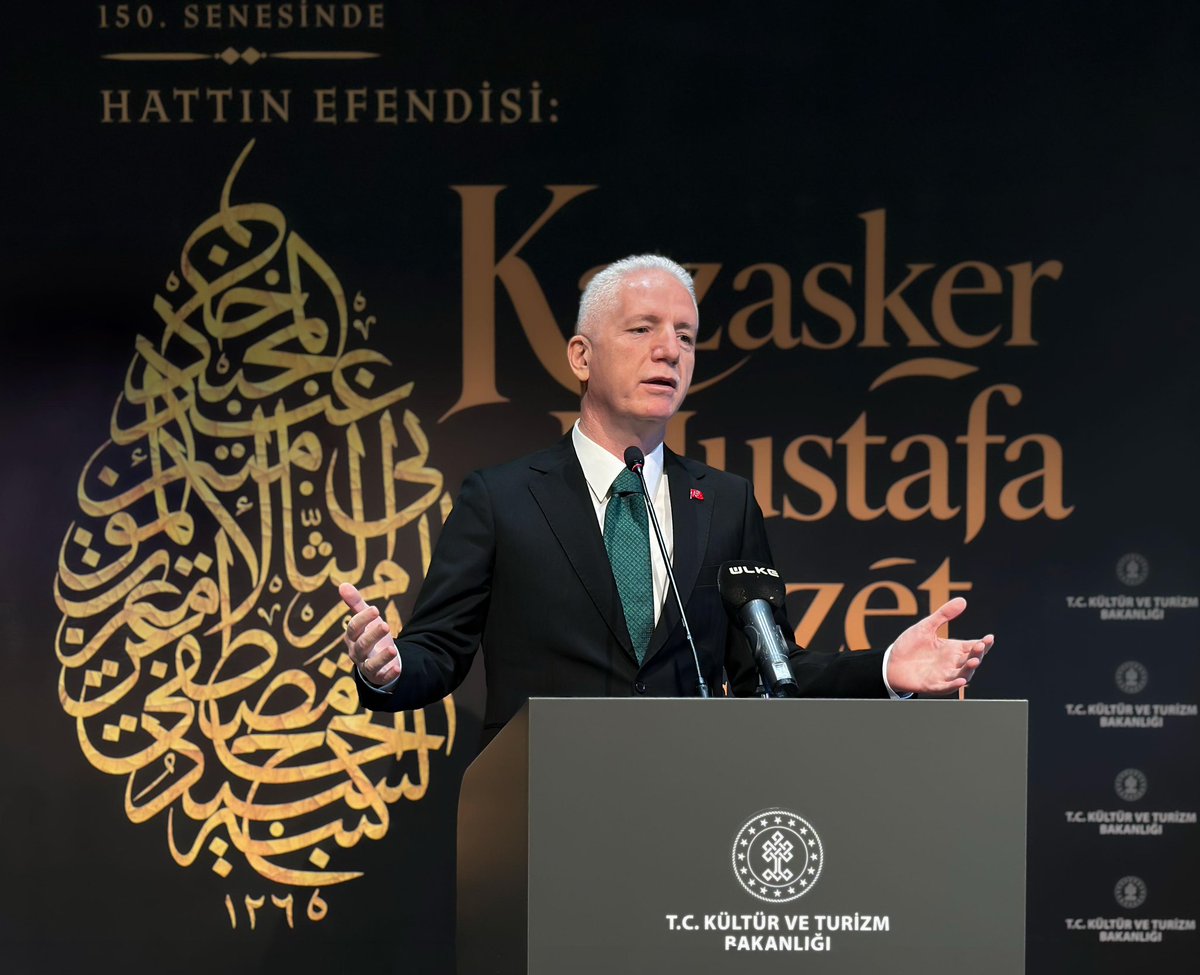 coskunyilmaz66's tweet photo. Ayasofya Hattatı” olarak da tanınan Kazasker Mustafa İzzet Efendi; Ayasofya ile özdeşleşmiş büyük bir hattat, musikişinas, Rumeli Kazaskerliği gibi Osmanlı ilmiye teşkilatının en üst mevkilerine yükselmiş, reîsülulemâlık rütbesi tevcih edilmiş büyük bir sanatkâr, âlim, yönetici ve Nakşî dervişidir. Yakın tarihimizin yetiştirdiği, tesirleri günümüzde de devam eden büyük bir tarihî şahsiyettir. Uzun, 75 sene, ve bereketli bir ömür sürmüştür. Bu sene vefatının 150. senesi.

Kazasker Mustafa İzzet Efendi’nin vefatının (15 Kadım 1876) 150. sene-i devriyesi münasebetiyle, İstanbul Kültür Yolu kapsamında TÜYEK tarafından hazırlanan, Kültür ve Turizm Bakanlığımızın “Hattın Efendisi Kazasker Mustafa İzzet Efendi” sergisinin açılışını; İstanbul Valimiz Sayın Davut Gül, Eyüpsultan Kaymakamımız Aslan Yurt, Uğur Derman, Çiçek Derman, Beşir Ayvazoğlu, Hüsrev Subaşı, Mehmet Özçay ve Mimar Nihal Özdemir hocalarımızın katılımıyla gerçekleştirdik.
Sergimizde Kazasker Mustafa İzzet Efendi’nin hat levhalarından yazma eserlerine, musiki mecmualarından neyine ve Ayasofya’daki hatlarının fotoğraflarına kadar çok farklı eserleri yer alıyor.
Emeği geçen herkese teşekkür ediyorum.
@MehmetNuriErsoy @TCKulturTurizm @gul_davut @TC_istanbul @yekgovtr @yasayanmirasktb @turkiyeky