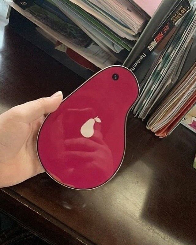 internetpreai's tweet photo. the pear phone from nickelodeon's icarly https://t.co/ATWbadPT8r
