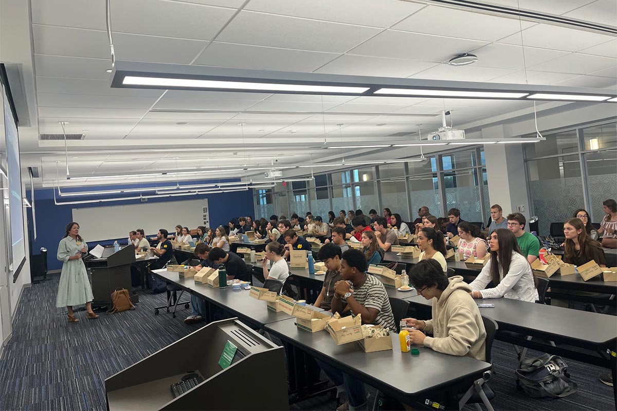 NDengineering's tweet photo. Nearly 320 students. 60 teams. One #NDInnovationChallenge.
Four weeks in, teams are learning from experts, taking part in hands-on experiences at Notre Dame Stadium, and refining ideas for real-world impact. 💡

See how the Challenge is taking shape: https://t.co/EdXlDIiHdW https://t.co/Ys7rKF0Ie6