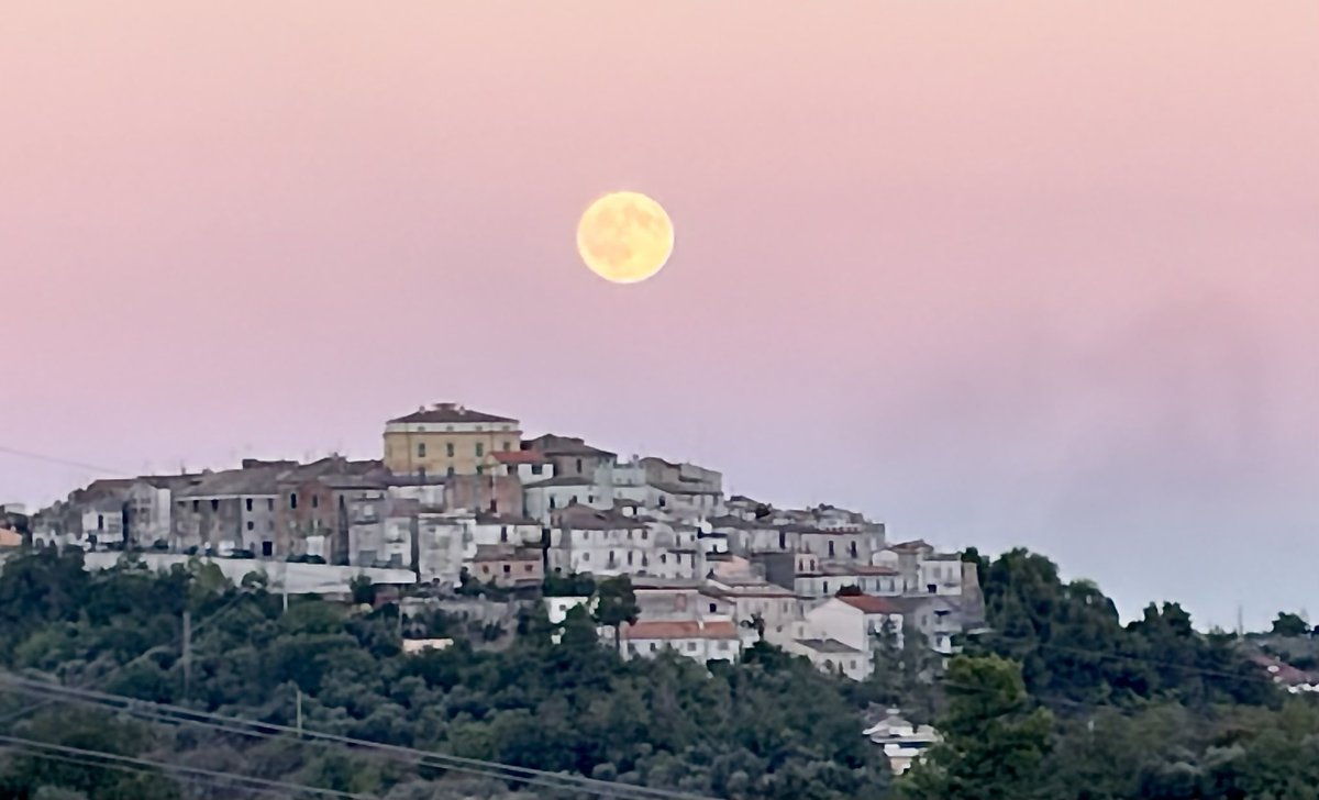 VinisioDT's tweet photo. Come ricaricare le energie al tramonto. #Abruzzo https://t.co/JqEvo4gmzX