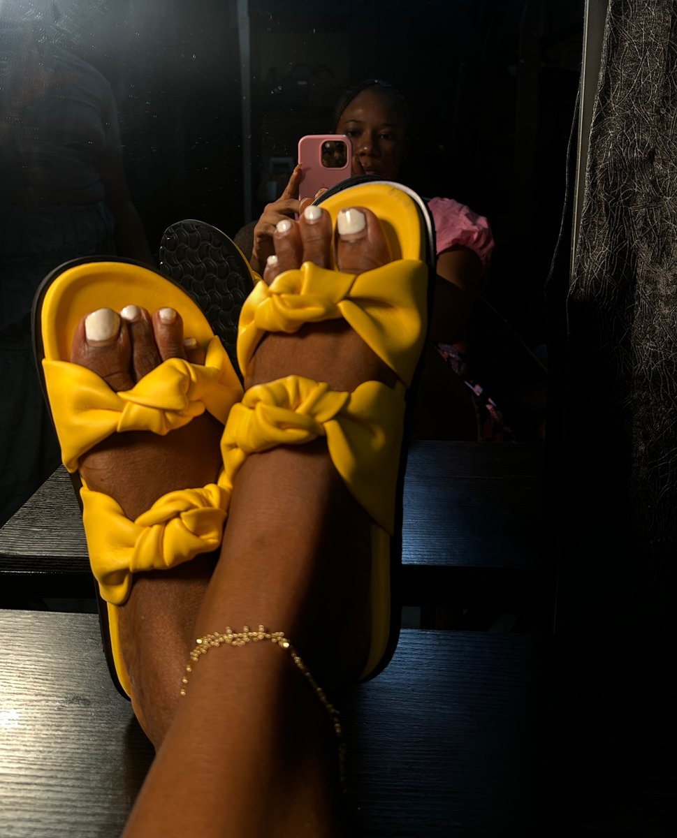 AweniOnibata's tweet photo. Stylish, comfortable and PERFECT!
16,000naira

Onike, Yaba. https://t.co/9a1LUg2Har