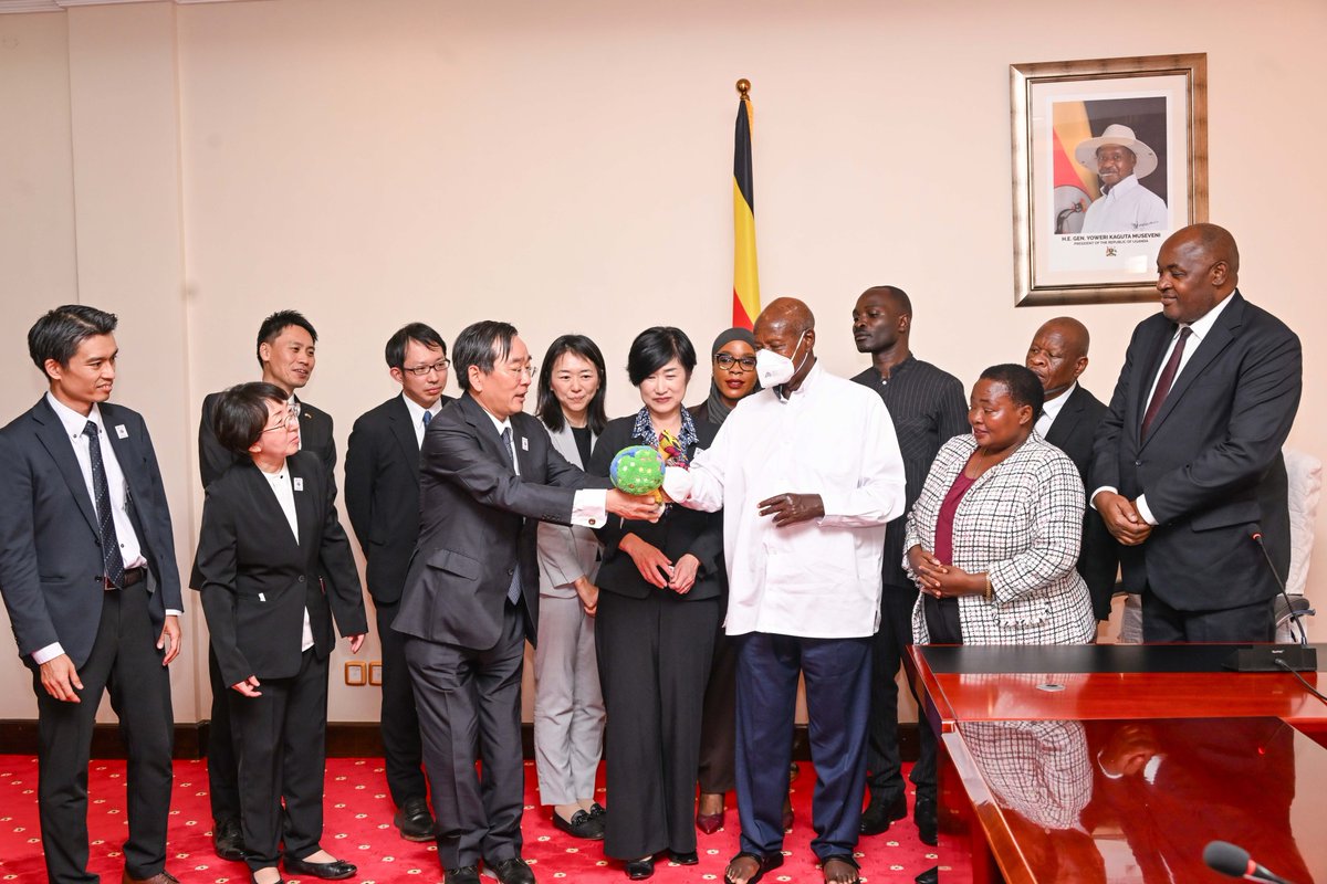 KagutaMuseveni's tweet photo. Today, I received Amb. Takahashi Misako, the assistant Minister for African Affairs, and her delegation from Japan. I thank the Japanese Government for the support it has given Uganda over the years, including the Kampala Flyover, the cable stayed bridge in Jinja and many other infrastructure projects.
I told them that we want to acquire road equipment directly through the Japanese Government, without middlemen. Every urban centre should have its own equipment instead of sharing with the whole district.
I also welcome more Japanese companies to invest in Uganda. Our aim is global affluence, everybody to be rich. When Uganda and Japan prosper together, everybody benefits.