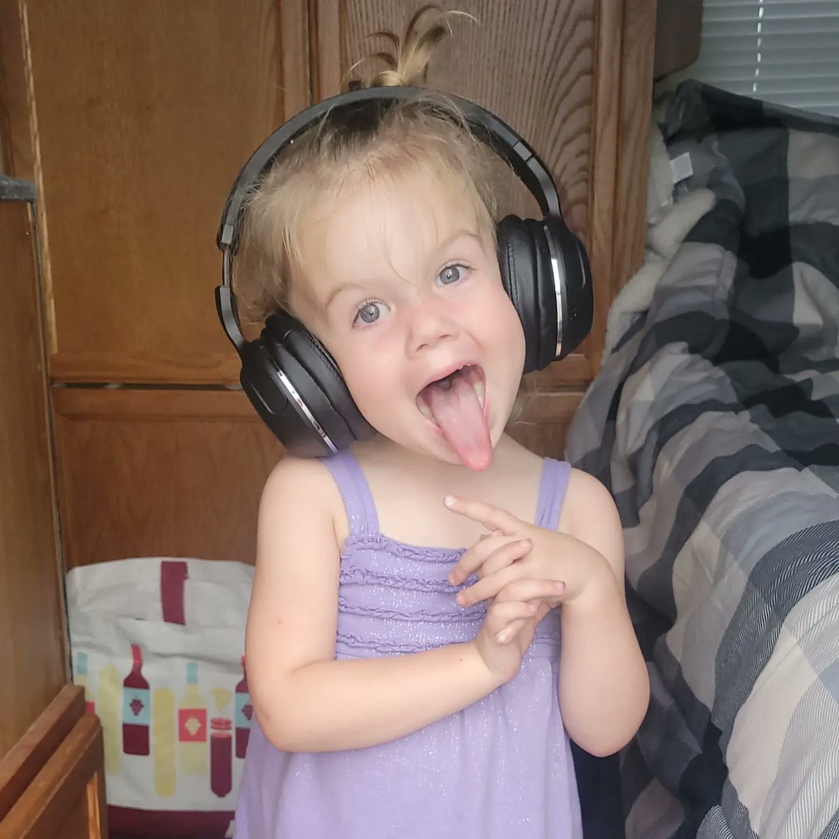 pisis_'s tweet photo. She’s so goofy and weird, and I love it. Family trip memories at their best. https://t.co/gnF3dGJY4i