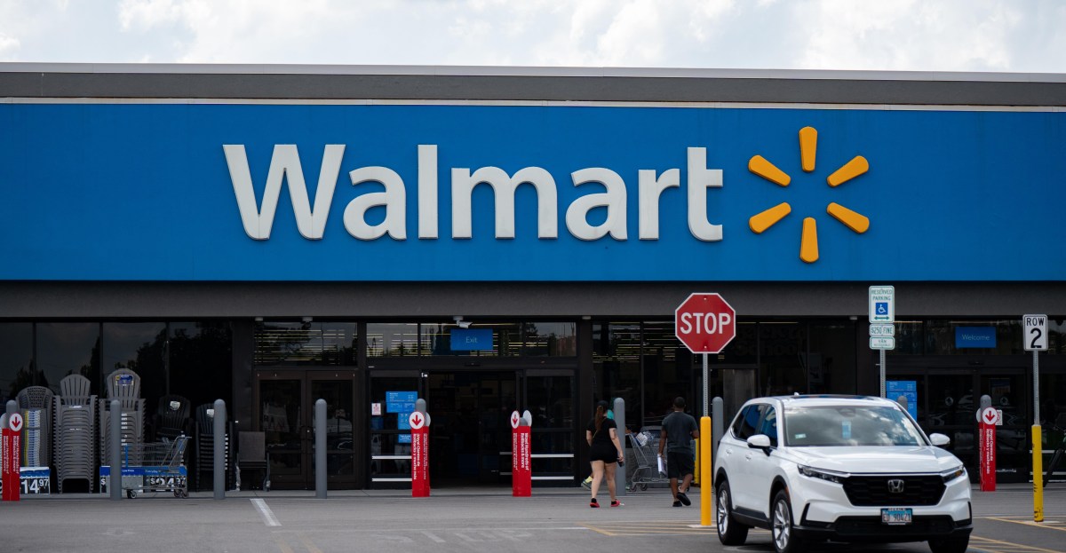 RheaReneebb's tweet photo. Have you seen this? Walmart won’t hike prices based on your shopping history, CEO says https://t.co/PZSI4N5nO3 #Mark1051  #KnowYourSocial #RheaRenee https://t.co/36ecdruVWB
