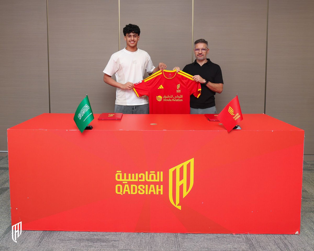 AlqadsiahFuture's tweet photo. فارسنا "مشاري الشمري" يوقّع عقده الاحترافي مع القادسية ✍🏻
بالتوفيق في القادم يا مشاري ❤️💛

#القادسية U16 https://t.co/9D1oZXI5yX