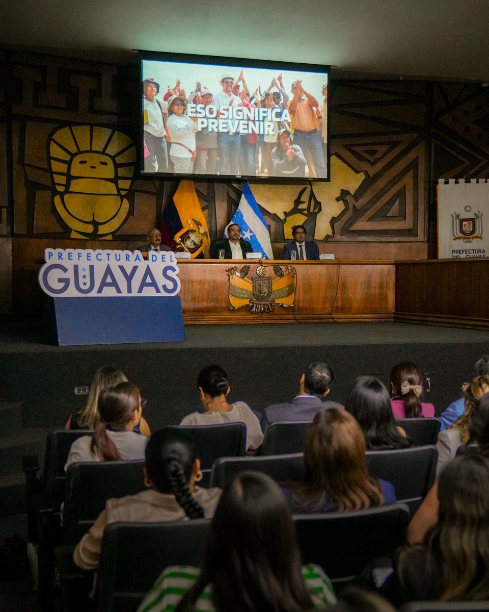 EncaladaVCarlos's tweet photo. Hoy presentamos el Sistema de Alerta Temprana Guayas en Acción, una herramienta que incorpora ciencia y tecnología para anticiparnos a las lluvias.

Con pronósticos de hasta 72 horas podremos monitorear lluvias, caudales y saturación de suelos para tomar decisiones oportunas. https://t.co/kmHPksM2s0
