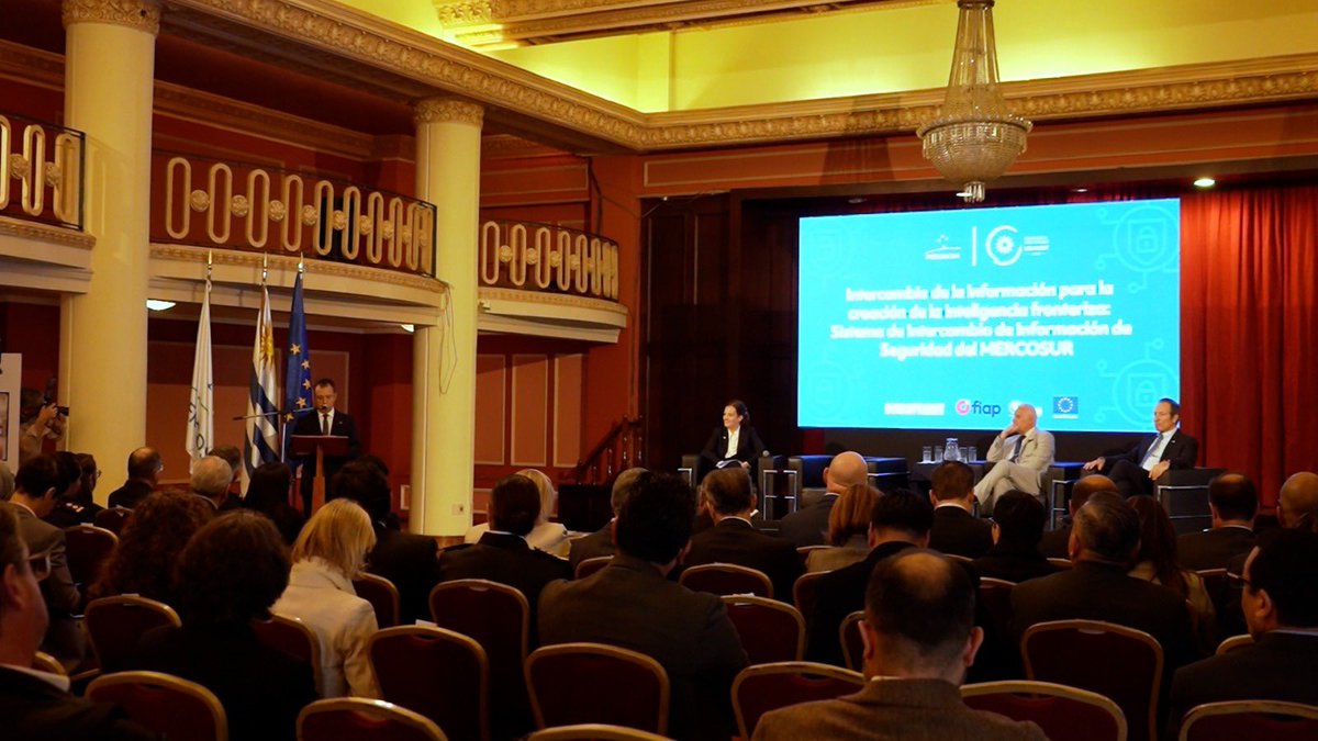 CNegro7's tweet photo. En el marco de la Presidencia Pro Tempore de Uruguay en el MERCOSUR, realizamos la apertura del encuentro regional sobre el fortalecimiento de la seguridad y cooperación fronteriza, coorganizado con EUROFRONT.

Trabajamos para fortalecer nuestras instituciones, mejorar nuestros mecanismos de intercambio de información y generar mejores condiciones para una respuesta coordinada frente a los desafíos que compartimos. 

La seguridad pública es la base de nuestras democracias y debe estar siempre al servicio de la libertad.