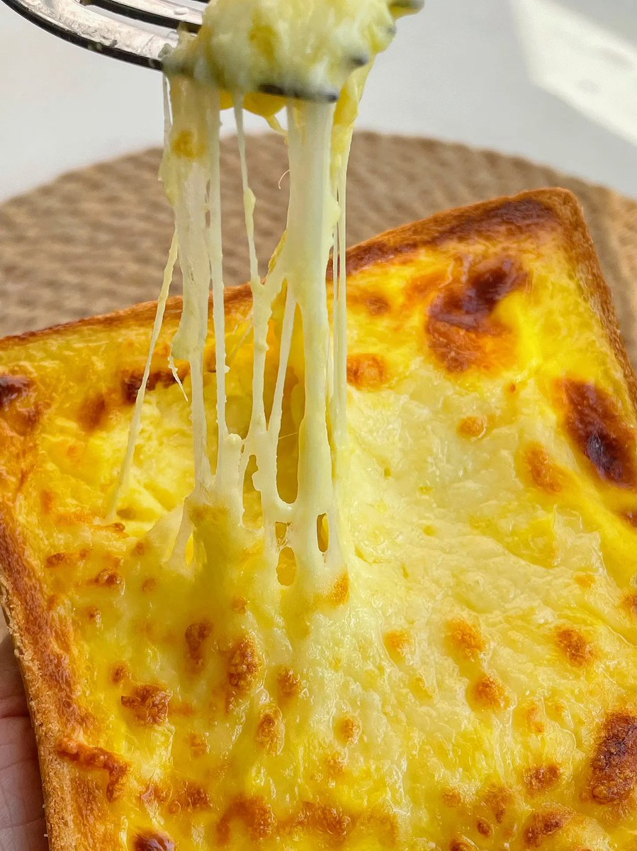 Streetmrq's tweet photo. Descubrimos el pan de queso recién horneado más jugoso de la ciudad, con sabor cremoso que hace volar la mente! https://t.co/kWPmY7IBo6