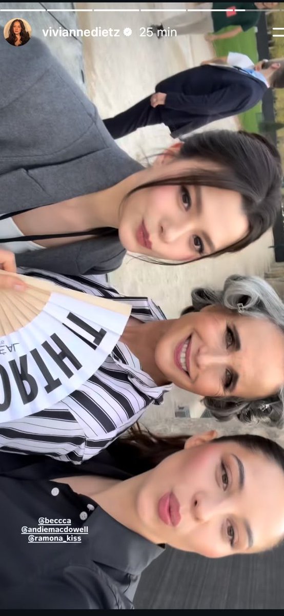 paolalorenapasa's tweet photo. Vivian Dietz, la chilena con más suerte del mundo mundial!! 🤭

REBECCA LE DEFILE LOREAL PARIS26
#LeDefileLOrealParis2026xBecky https://t.co/mTzBqMPQ8t