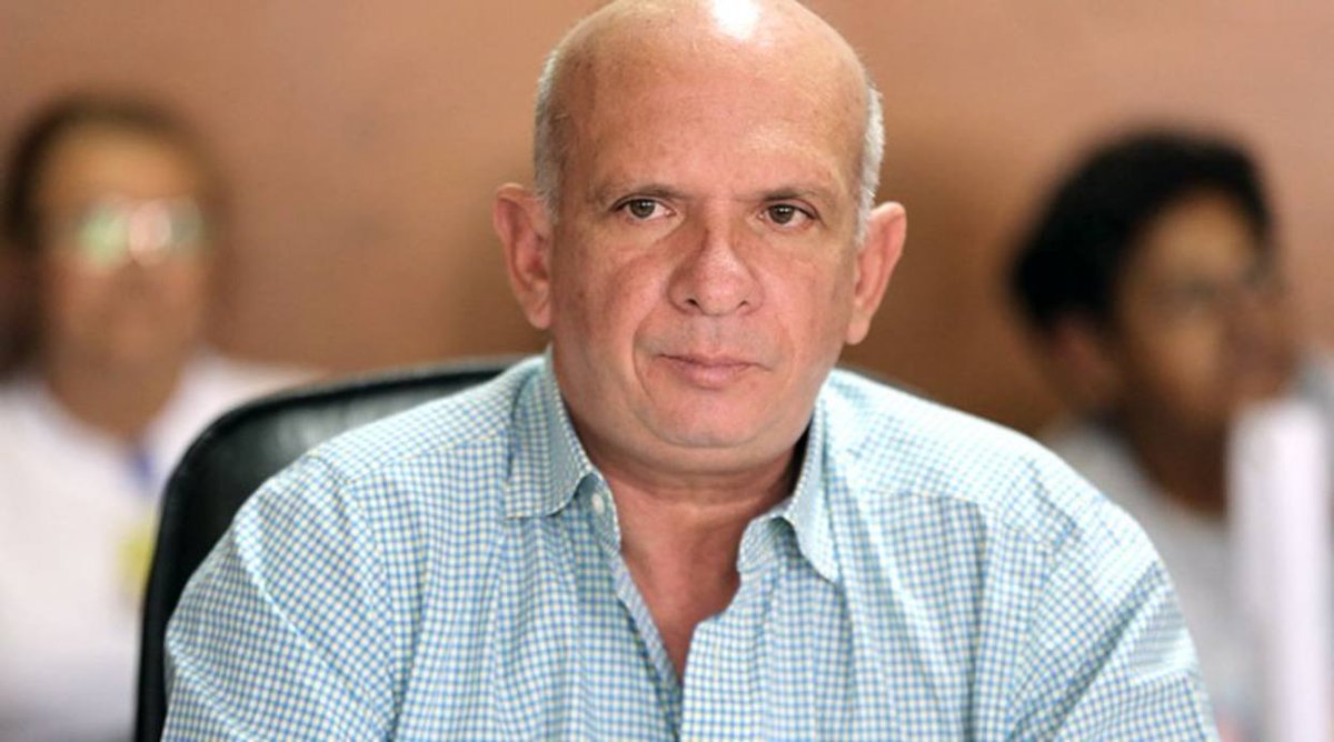 ElNacionalWeb's tweet photo. En sus memorias inéditas escritas desde prisión, el ex jefe de Inteligencia Militar Hugo "el Pollo" Carvajal aseguró que la actual presidenta encargada, Delcy Rodríguez, sustrajo objetos de valor del despacho de Hugo Chávez en 2012. 📖✍

Según el texto de Carvajal, la mandataria habría tomado un premio de tres millones de euros regalado por Muamar el Gadafi, motivo por el cual fue apartada temporalmente del gabinete en ese entonces. 💰

📷 EFE

🔗 Lee más en https://t.co/9R3YEsidU1