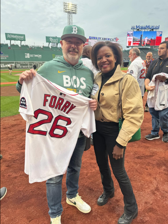 BillForry's tweet photo. Thanks to Boston Area Church League and @RedSox  for inviting me to participate in the pre-game ceremonies on Friday. 

Got to toss a pitch to Payton Tolle, watched the Sox beat the Cubs, saw a brilliant sunset w/ the fam. 

Magical night at Fenway Park. Let's go Sox! https://t.co/MXMlNwgkgT
