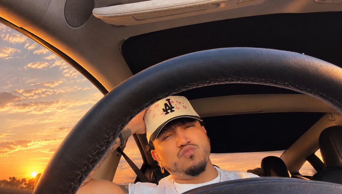 j_thebuilderr's tweet photo. ☀️SunSet On The Ranch https://t.co/Ml5GU3Vv2M