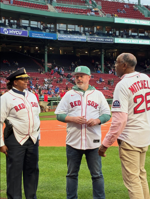 BillForry's tweet photo. Thanks to Boston Area Church League and @RedSox  for inviting me to participate in the pre-game ceremonies on Friday. 

Got to toss a pitch to Payton Tolle, watched the Sox beat the Cubs, saw a brilliant sunset w/ the fam. 

Magical night at Fenway Park. Let's go Sox! https://t.co/MXMlNwgkgT