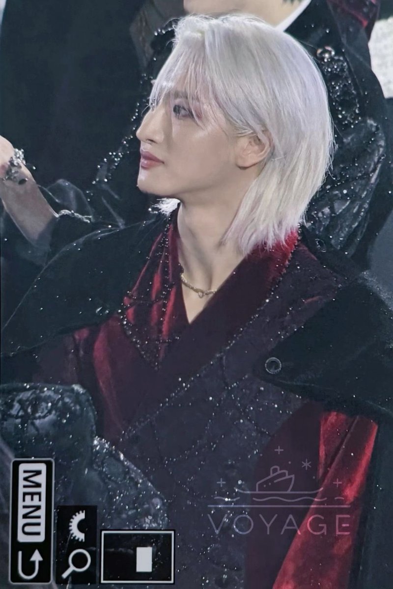 pinkgialley's tweet photo. this was seongwhas best look no i will not be taking questions at the time https://t.co/7kh8zfCRjJ