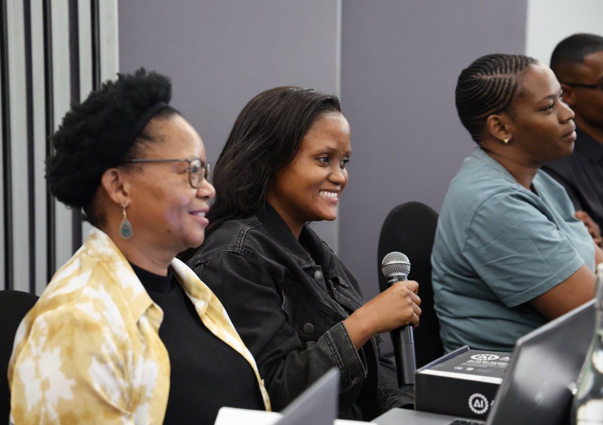 CommsZA's tweet photo. On 28–29 Sept, South Africa hosts an @ITU #AIForGood Training of Trainers workshop, helping educators introduce learners aged 10–18 to AI, coding, robotics &amp; responsible technology. https://t.co/inn8JJJcIZ