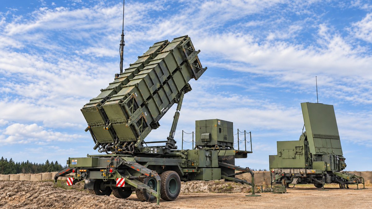 BlackSkyINFO's tweet photo. At the EU Defence Council meeting, member states failed to secure an agreement on immediate Patriot missile deliveries for Ukraine. While Russian jet-powered drones strike the Academy of Sciences in central Kyiv and detonate hundreds of meters from the Polish border, European defense strategy remains tethered to delayed procurement cycles. The Council instead approved €28.3 billion in future arms procurement plans.

EU High Representative Kaja Kallas acknowledged the structural lag between US production timelines and Ukraine's immediate operational requirements. The proposed stopgap relies on member states drawing down existing domestic stockpiles. In exchange, Brussels offers deferred reimbursement financed by a €90 billion EU loan—primarily scheduled for 2027—and the remaining €20 billion available under the SAFE instrument. The mechanism requires national governments to degrade their own immediate air defense capacity for future financial compensation.

The EU announced preparations for another sanctions package against Russia. The operational impact of such measures remains demonstrably limited; Western microelectronics continue to surface in the wreckage of Russian munitions. The Council also outlined prospective humanitarian aid for occupied Oleshky.

Brussels continues to counter immediate kinetic threats with long-term financial architecture. The disparity between European administrative procedures and frontline realities leaves Kyiv to absorb the current air campaign without sufficient interceptor volume.

@kajakallas
@eu_eeas
@EUCouncil
@GeneralStaffUA @KpsZSU
#EU #Ukraine #Patriot #defence #Kallas #security #Russia #geopolitics