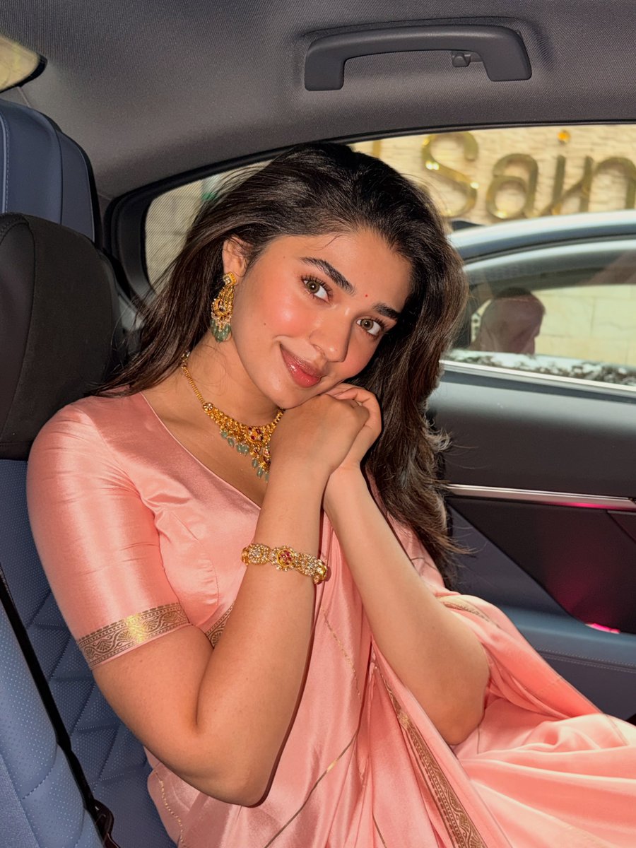 videopromoterso's tweet photo. #krithishetty gorgeous smile ❤️‍🔥😍 https://t.co/DnDkpgFoSD