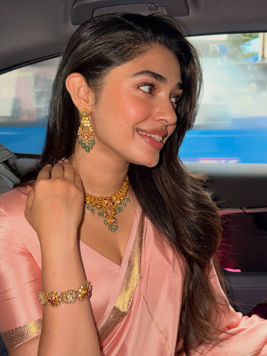videopromoterso's tweet photo. #krithishetty gorgeous smile ❤️‍🔥😍 https://t.co/DnDkpgFoSD
