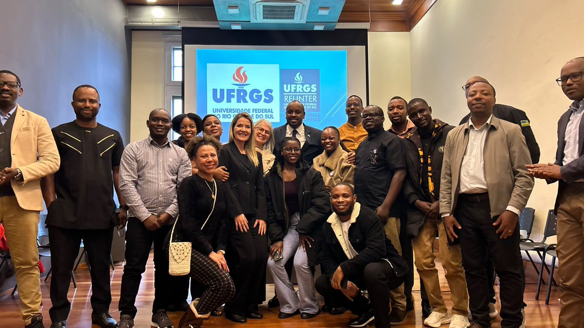 RwandaInBrazil's tweet photo. Pictures worth a thousand words!

Three weeks ago, @RwandaInBrazil @Lawrence_Manzi visited the first cohort of Rwandan master’s and PhD students at #UFMG and #UFLA in Minas Gerais, and #UFRGS in Rio Grande do Sul. 
Already embracing a new language, culture and academic environment, the students are finding their place in university communities whose leadership and members are excited to welcome them and shape a shared academic future. 
The students expressed gratitude to the Governments of Rwanda and Brazil for this opportunity, with a clear commitment: to turn their learning and research into innovative solutions to Rwanda’s development challenges. 
The Exchanges with university rectors and state education secretariats reaffirmed the commitment to deepening educational cooperation between our countries.
#RwandaBrazil🇷🇼🇧🇷 #Educationpartnerships
-----------------------------------------------------

 Imagens que valem mais que mil palavras!

Há três semanas,  @RwandaInBrazil @Lawrence_Manzi, visitou a primeira turma de estudantes ruandeses de mestrado e doutorado na #UFMG e na #UFLA, em Minas Gerais, e na #UFRGS, no Rio Grande do Sul.

Já se adaptando a um novo idioma, uma nova cultura e um novo ambiente acadêmico, os estudantes estão se integrando às comunidades universitárias, cujos dirigentes e membros os acolhem com entusiasmo para construir juntos um futuro acadêmico compartilhado.

Os estudantes expressaram sua gratidão aos Governos de Ruanda e do Brasil por essa oportunidade, com um compromisso claro: transformar seus estudos e pesquisas em soluções inovadoras para os desafios de desenvolvimento de Ruanda.

Os encontros com reitores e representantes das secretarias estaduais de educação reafirmaram o compromisso de aprofundar a cooperação educacional entre nossos países.

#RuandaBrasil🇷🇼🇧🇷 #Educação