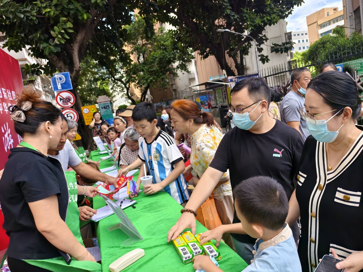 Cowellyz's tweet photo. Vamos todos al Mercado Comunitario este sábado 10h en la Plaza Principal! Intercambia alimentos caseros, conoce vecinos y lleva regalos para nios. No te lo pierdas! https://t.co/Qnv5P61wv6