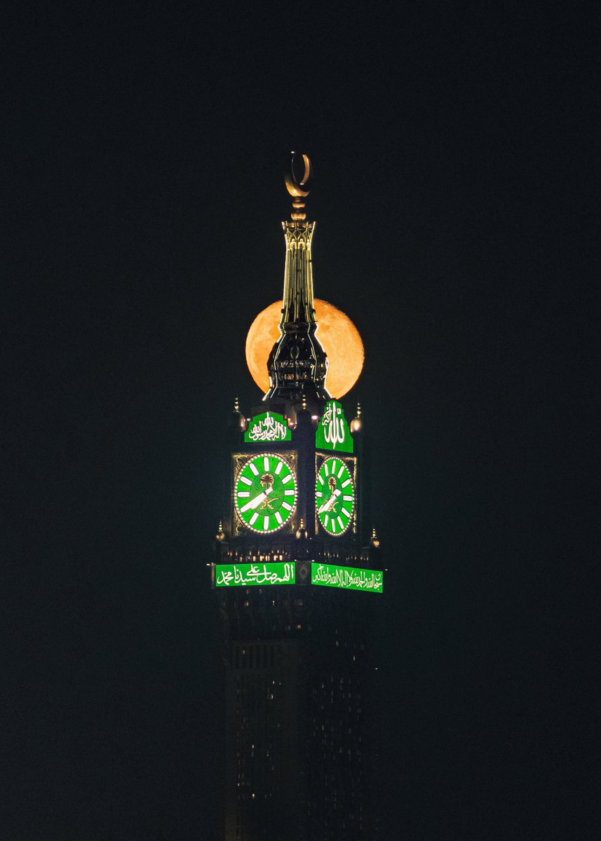 thekingdom_ksa's tweet photo. قمر مكة.. نور يزيّن سماءها 🌕✨

تصوير : @DHMM1Fo https://t.co/oglT22YU7W