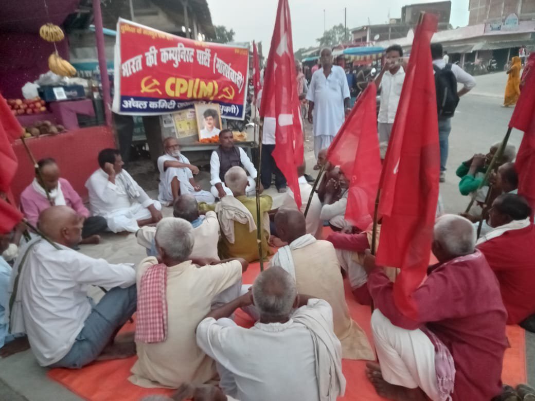 Cpimjaynagar's tweet photo. मुख्यचुनाव आयुक्त श्री ज्ञानेश कुमार को बर्खास्त कर जेल में बन्द करो।
शहीदे-आज़म भगतसिंह के 119वीं जयंती समारोह में "लोकतंत्र बचाओ  संविधान बचाओ" देश गुलामी की ओर बढ़ चला है उसे बचाना हम सभी का कर्तव्य है कुमार राणा प्रताप सिंह सीपीएम जयनगर https://t.co/Kj9UoMbx26