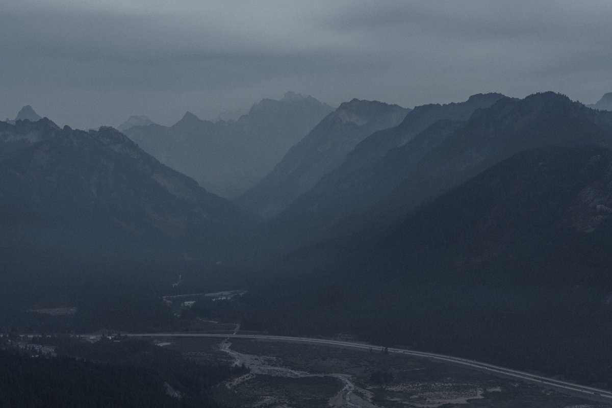 blodgrevinnen's tweet photo. morning haze in the cascades https://t.co/QiJv59VWNu