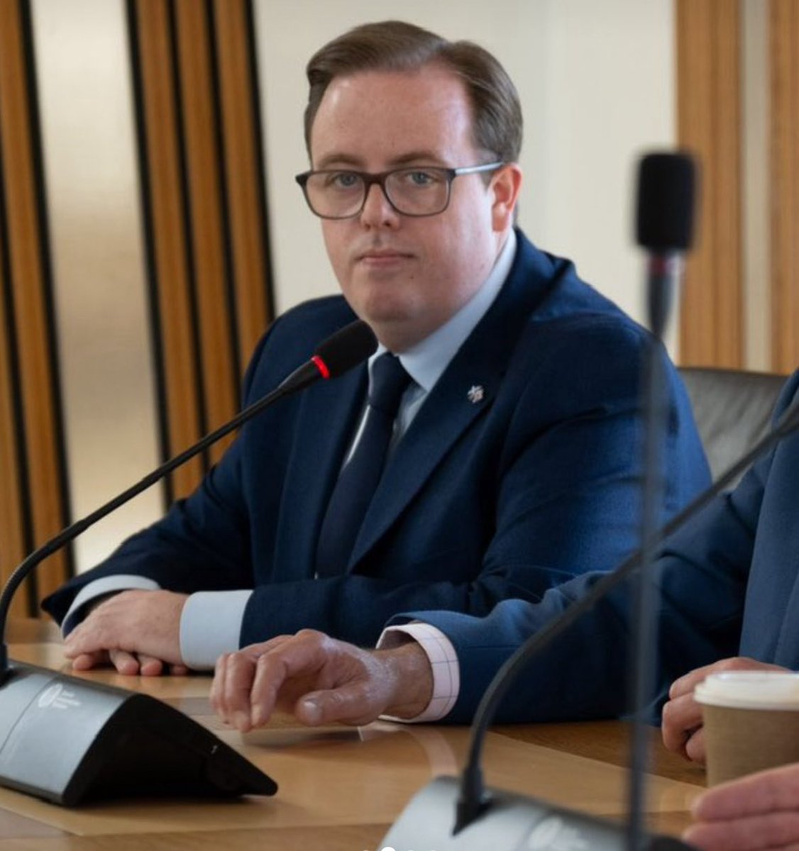 Paul_R_McDonald's tweet photo. He looks like someone asked ChatGPT to make a Minion look human. https://t.co/mbtGXUvDbM