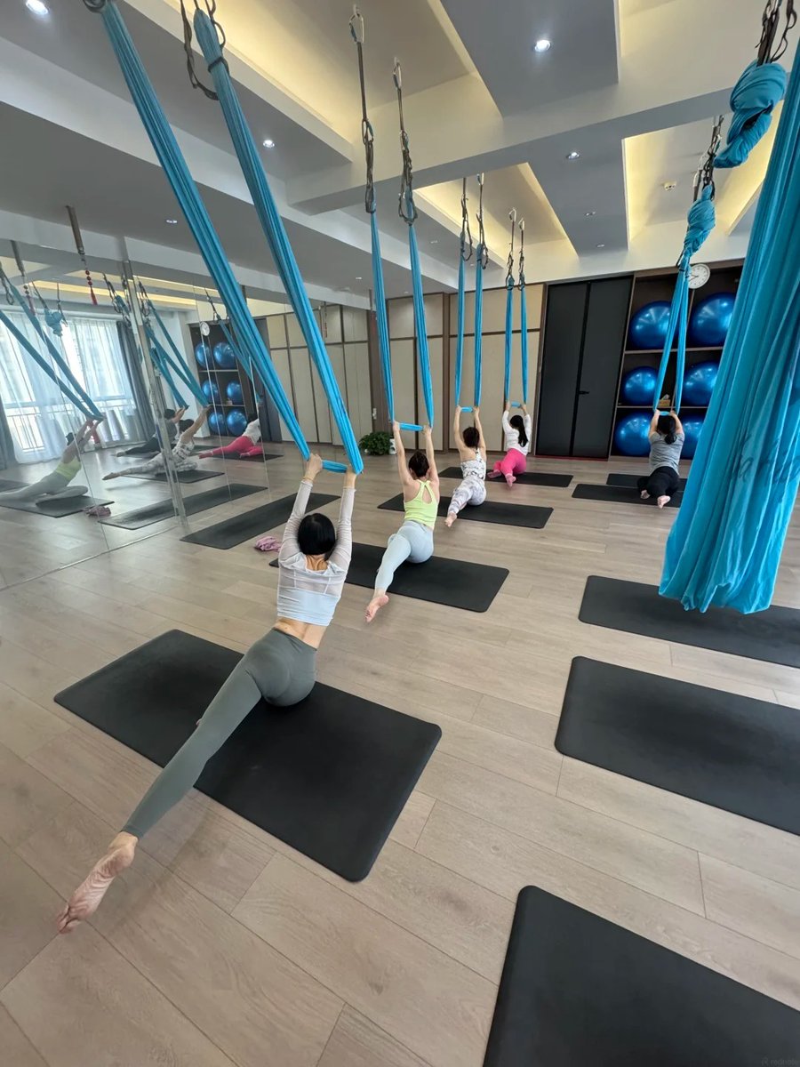 diyasingh05's tweet photo. Flying high, feeling strong. 💙🧘‍♀️ Every pose is a little victory.
#AerialYoga #YogaLife #FlyHigh #FitnessMotivation https://t.co/HJKrMtXFwb