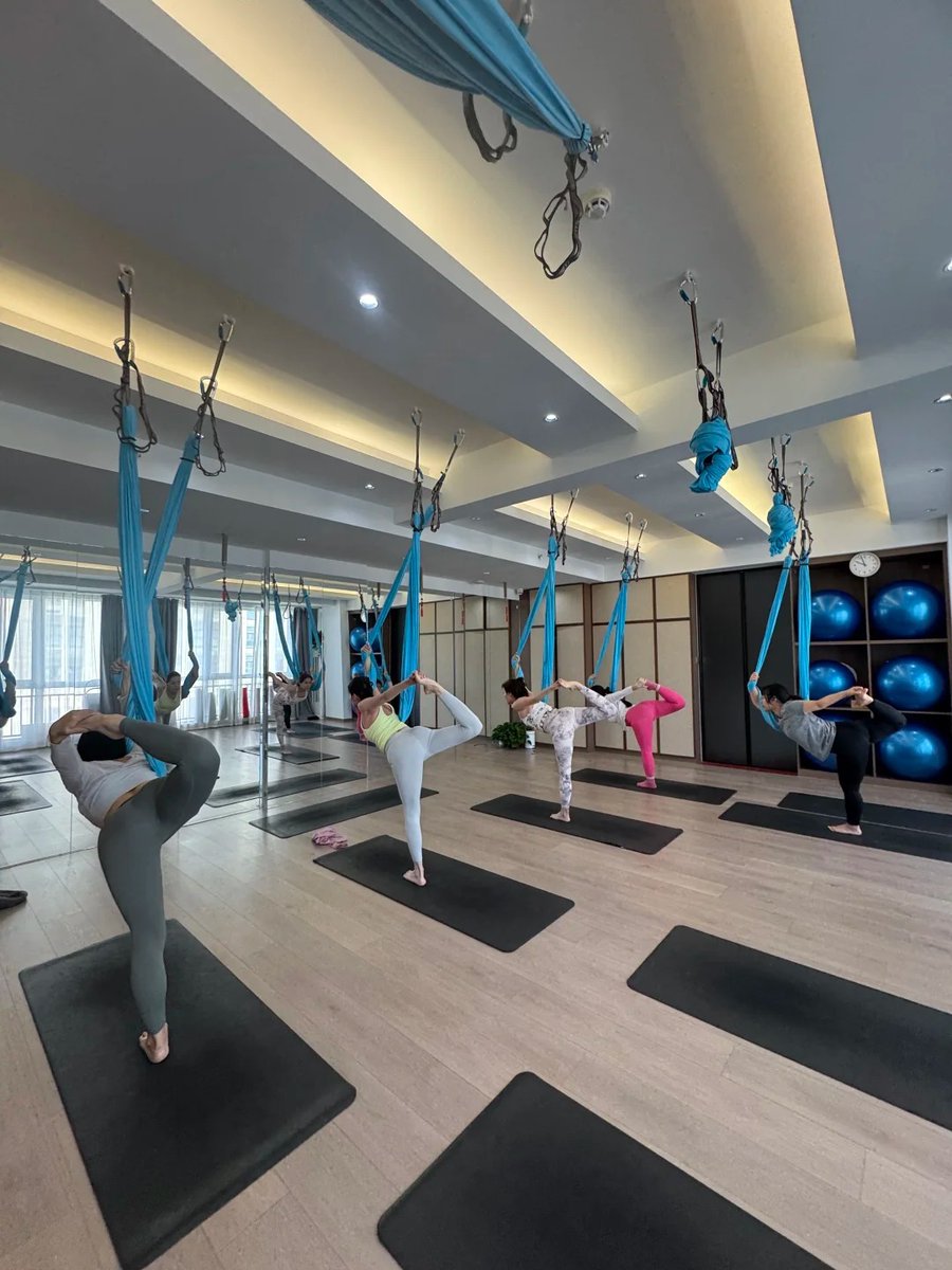 diyasingh05's tweet photo. Flying high, feeling strong. 💙🧘‍♀️ Every pose is a little victory.
#AerialYoga #YogaLife #FlyHigh #FitnessMotivation https://t.co/HJKrMtXFwb