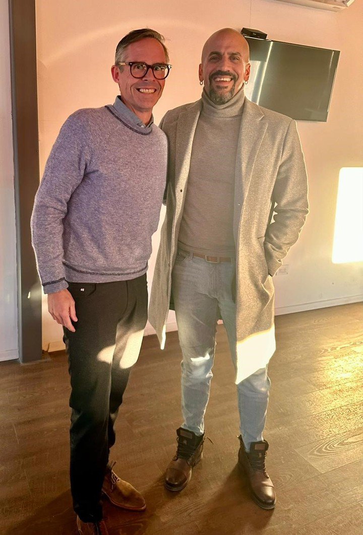 HarryHayes1889's tweet photo. En 2019, Verón y Tapia comían juntos. De hecho fue invitado al Estadio y lo felicitó públicamente.
En 2022, el hijo de la Bruja jugó todo el año para el equipo de Toviggino y su papá pasaba sonriente.
2025, vino la sociedad con Foster y el acting para las cámaras.
2026, 😭😭😭. https://t.co/FIZl9vJzFY