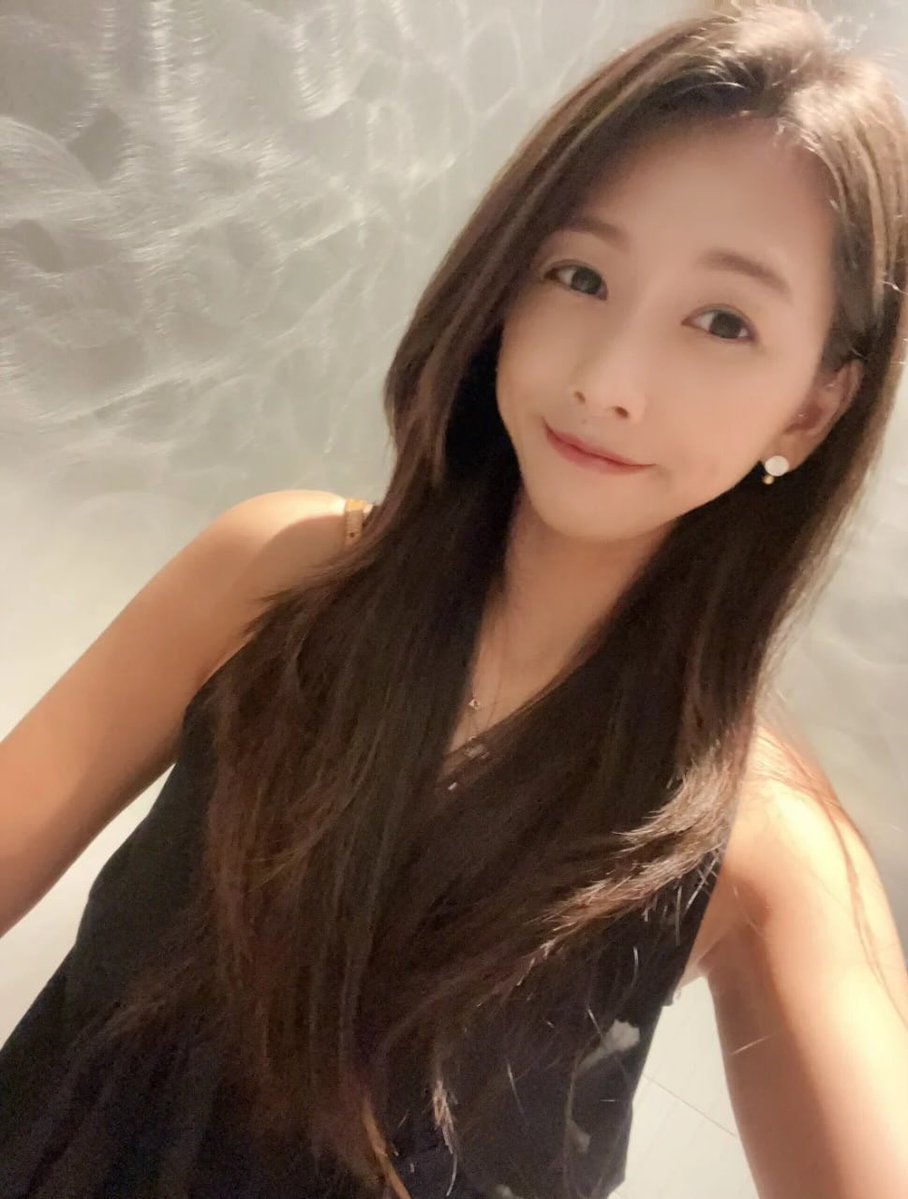Chengckv3's tweet photo. 被前夫嫌棄...
我這樣的身材和顔值  
應該不會有人按❤️了吧.....
#單親媽媽  #美甲師 https://t.co/CaREJU4GY6