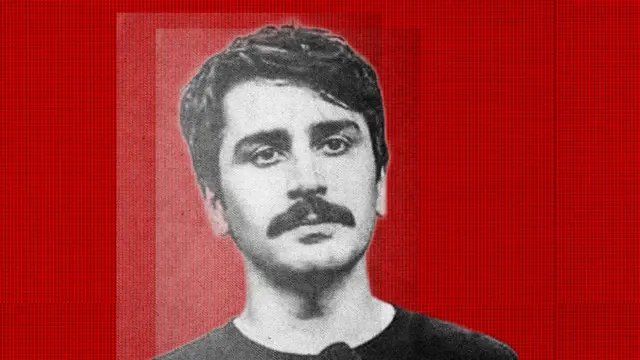 protestyonell's tweet photo. Deniz Göktaş: “Diktatör sözcüğü hakaret değildir. Bir başka komedyen cumhurbaşkanı için diktatör yerine demokrattır dese benden daha çok güldürür.” 

Şöyle bir savunmayla nasıl beraat ettin çık anlat be kardeşim. https://t.co/W4o1beq1cF