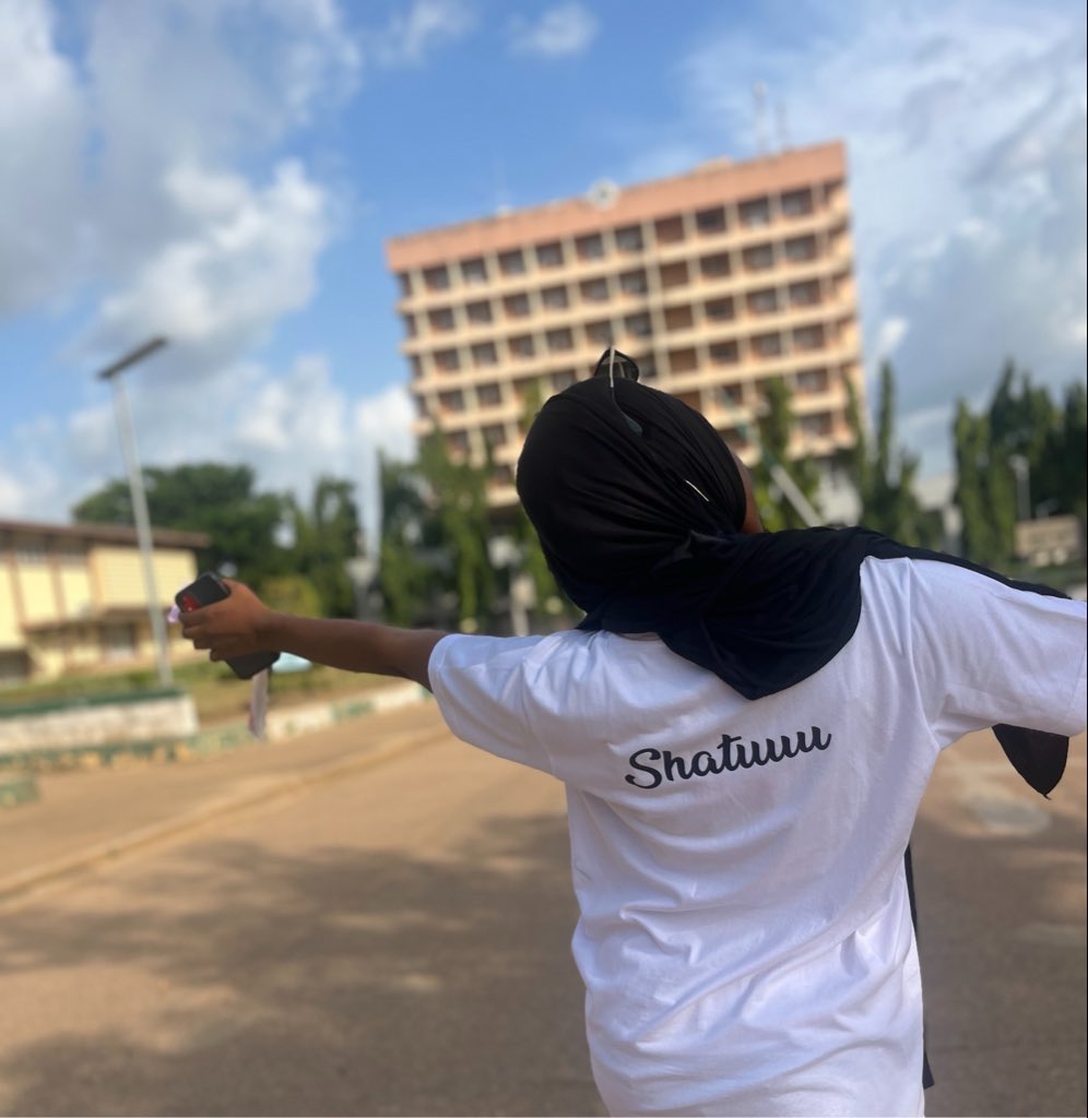 eeshanarh's tweet photo. 9/10👩🏻‍🎓🥳 https://t.co/PP4Ik3bUiY