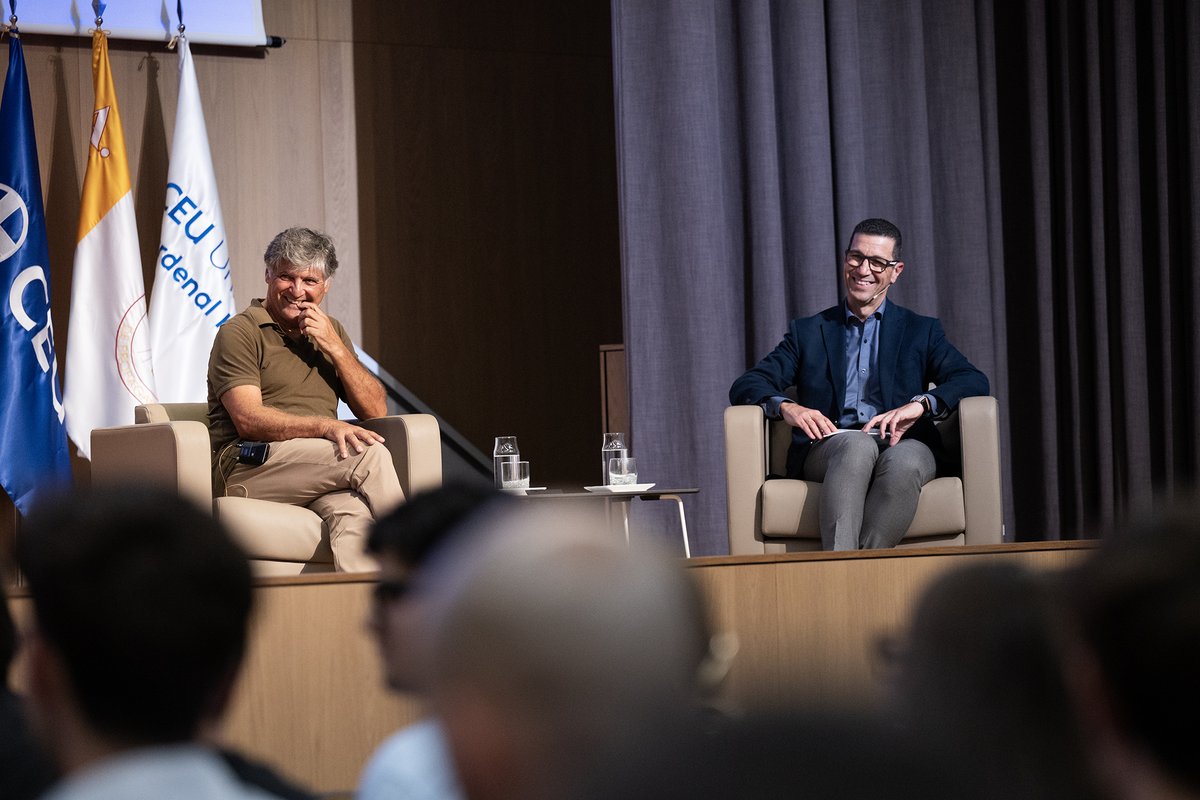 FAlvarezPedrosa's tweet photo. Hace unos días tuve la suerte -durante la inauguración del Plan de Excelencia 2026-27 de la @uchceu - de moderar y conducir la conversación con Toni Nadal, que compartió un motivador mensaje sobre esfuerzo, actitud y mejora continua. https://t.co/zR8BdUMDav