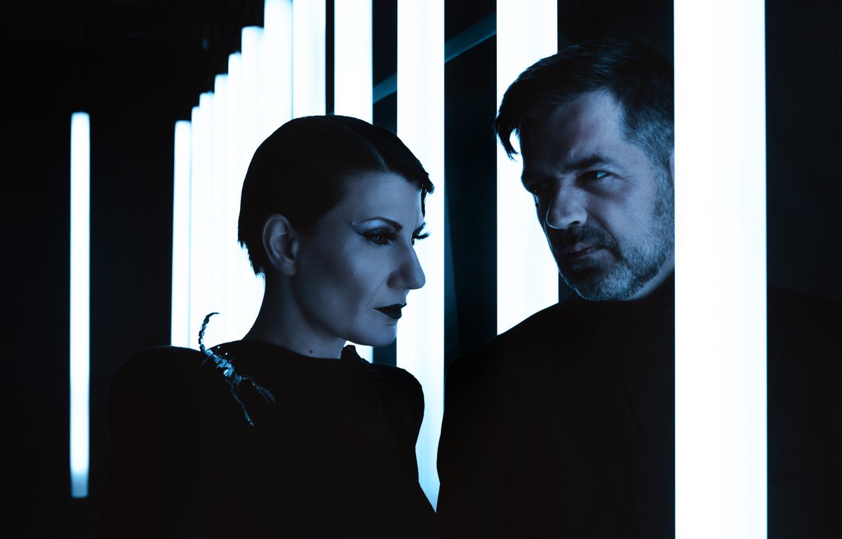 SoftWaveMusic's tweet photo. 🖤 MEET THE REMIXER: BLACK NAIL CABARET 🇭🇺
Hungarian dark electronic duo Black Nail Cabaret takes our “Through Open Eyes” darker, deeper and unmistakably @Black_Nails 

🎧 Remix out 16 Oct
💿 things we’ve remixed out 23 Oct
📸 Dori Hrisztu-Pazonyi

#BNC #SoftWave #MeetTheRemixer https://t.co/zypJ8wN9fm