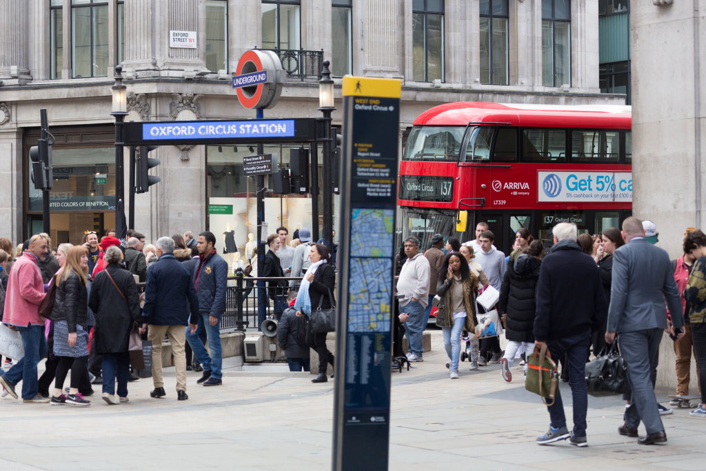 #OxfordStreet pedestrianisation starts on Monday 26 October 🚍

However, bus routes and stops will begin changing from this Saturday 24 Oct

Main diversions will be in place from 8pm on Sunday and return journeys could differ from your outward trip

See below for more details 👇