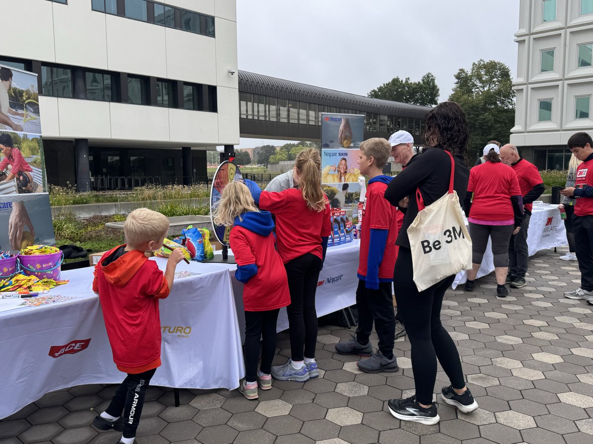 Dougall1K's tweet photo. Gray skies didn’t stop @3Mers and families from showing up in red for the second annual 3M HQ 5K Run/Walk-celebrating fitness, community and service by packing spice kits with HandsOn Twin Cities for Hunger Action Month. #3Mer #Proud3Mer #CBG #3mer https://t.co/Rn8wO3OOuq