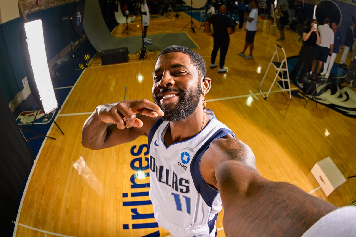 DLLS_Mavs's tweet photo. Media Day Selfies https://t.co/gkJfQo3O5g
