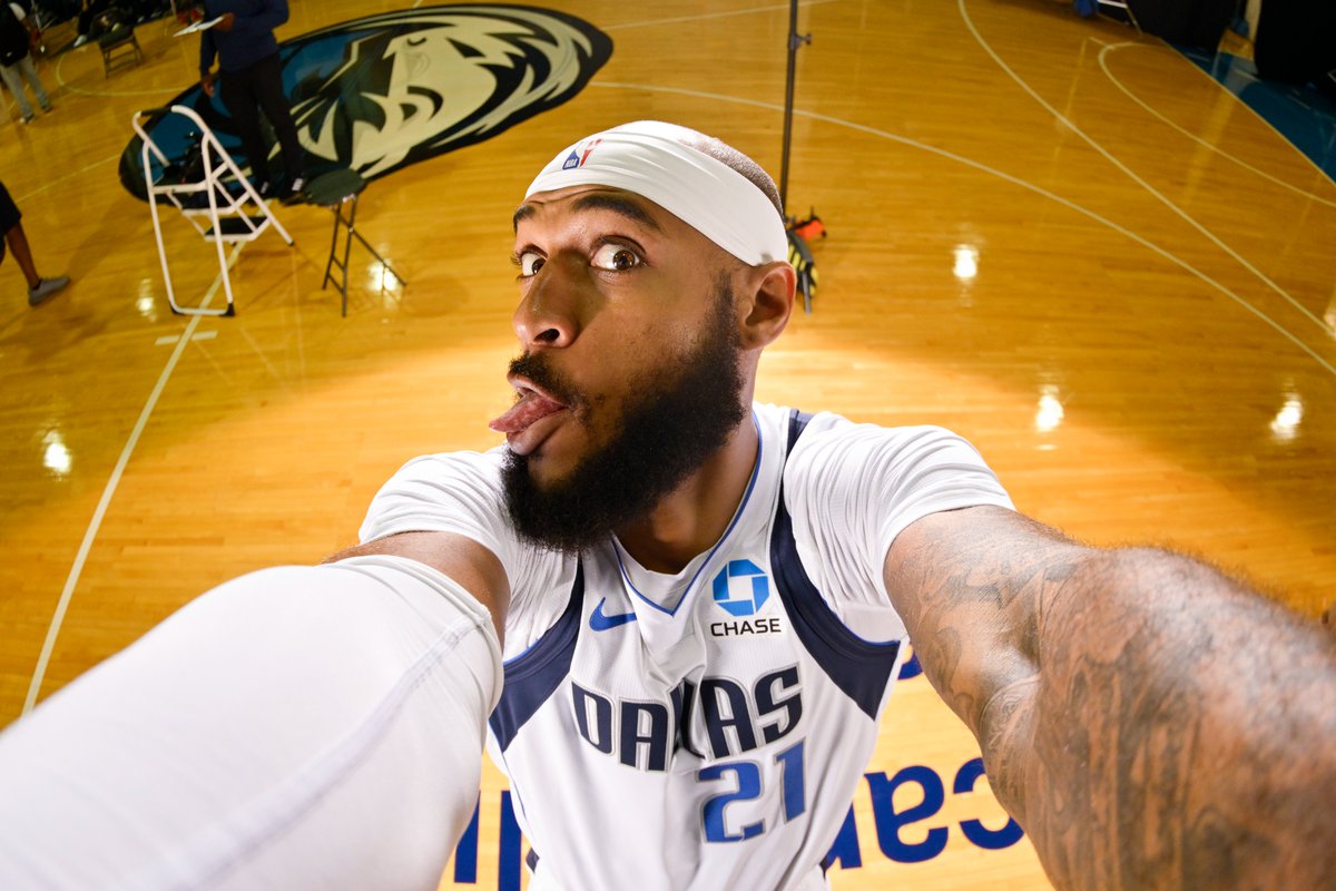DLLS_Mavs's tweet photo. Media Day Selfies https://t.co/gkJfQo3O5g