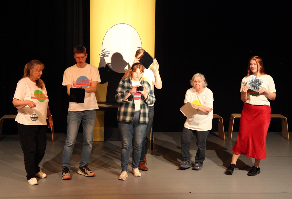 ikt_dd's tweet photo. Tag 10 der #IKT (29.9.) hält u.a. bereit: Verlegung von #Stolpersteinen, einen Samba- sowie einen Theater-Workshop, interreligiöse Begegnungen und eine witzige Lesung. Das Programm: https://t.co/PnK5aihBZg
#dresden #interkulturelletage https://t.co/LkubnAXJJO