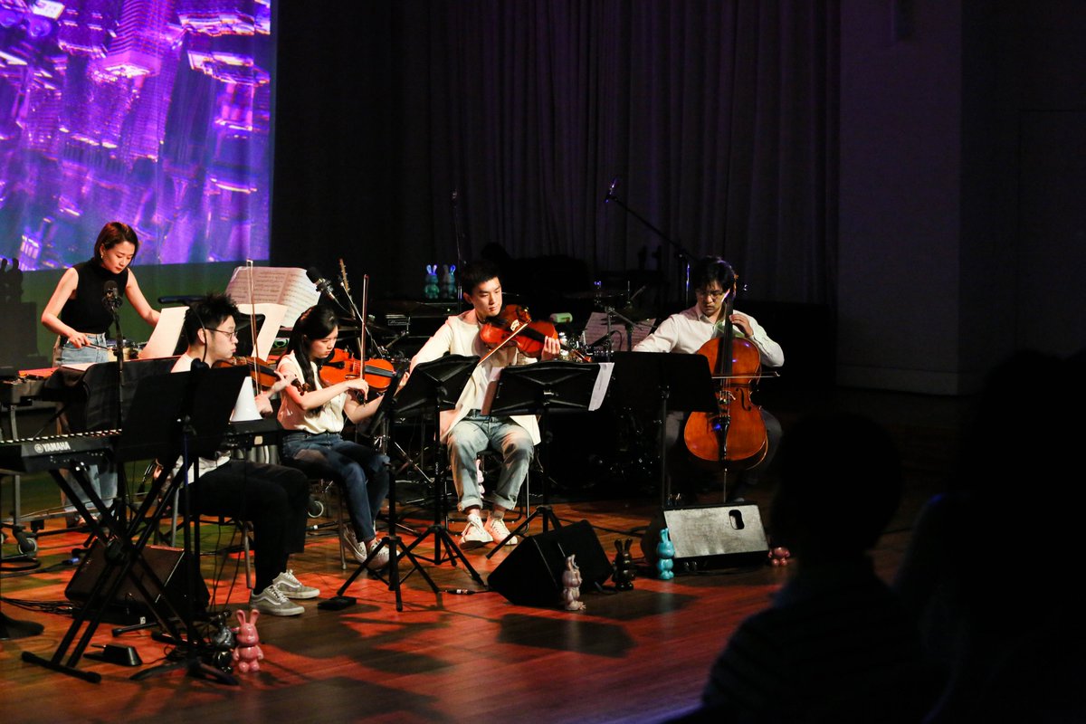 Weeksv2ns's tweet photo. Noche de música en vivo! El concierto de guitarra espaola de hoy en el teatro municipal fue increíble, con melodías que hicieron bailar a toda la sala ， https://t.co/NEyeLXisOM