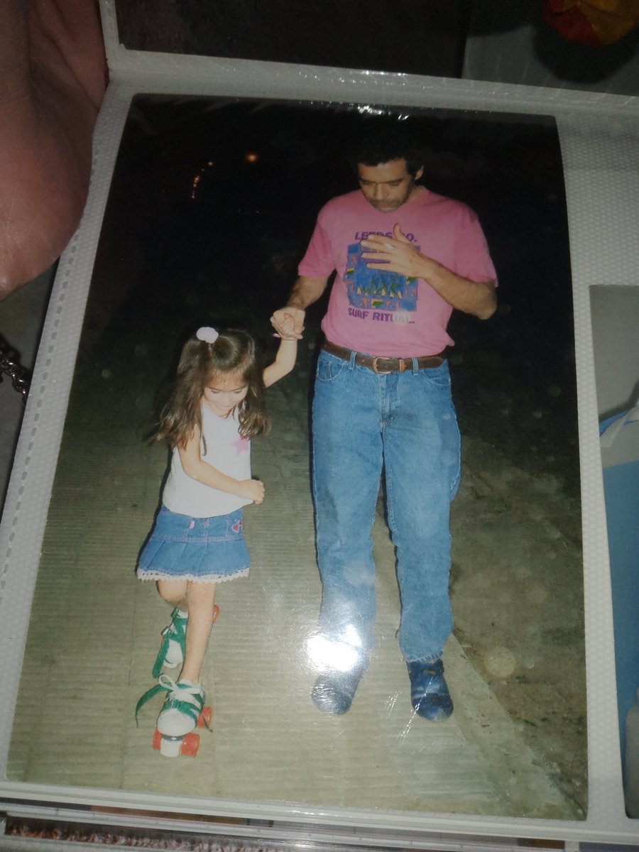 p0rtuu3's tweet photo. mi primera vez andando en patines jajsjsjsnunca llevarme a un buen piso todavia me acuerdo q me lastimé las rodillas jajajaja https://t.co/mxsnlOKBvY
