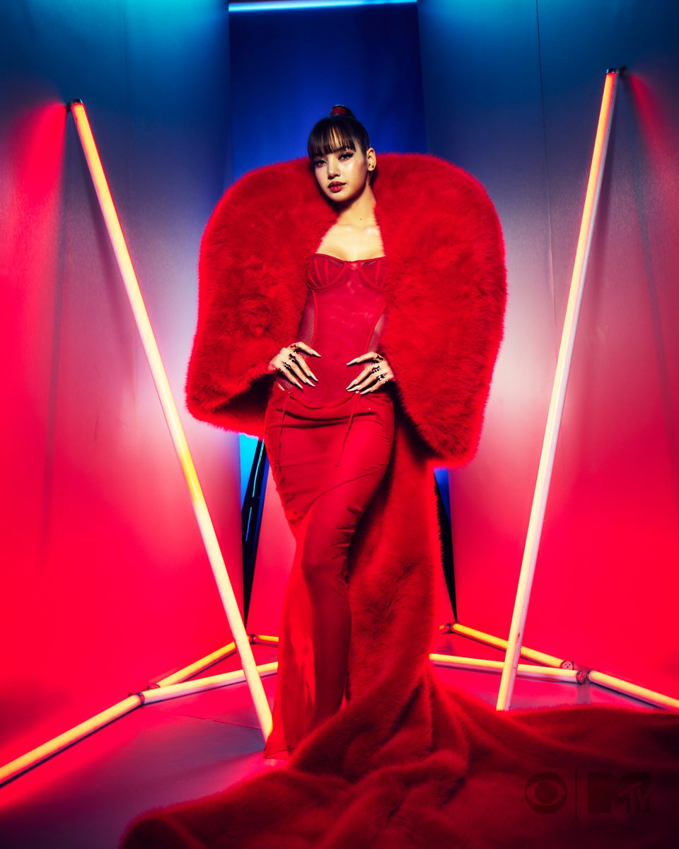 MTV's tweet photo. LISA ⭐️📸 2026 #VMAs PORTRAIT STUDIO https://t.co/uTQF6fuLMO