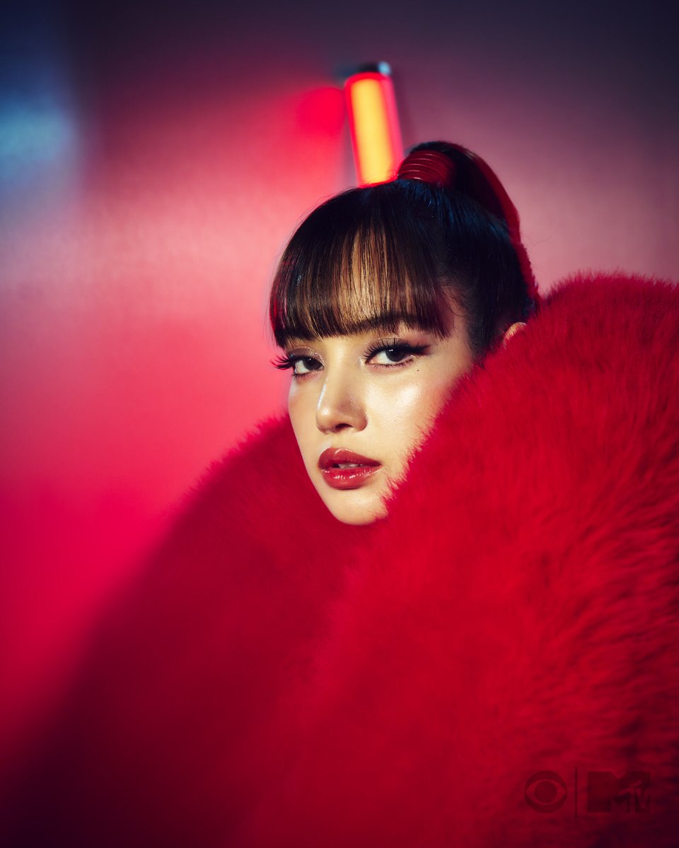 MTV's tweet photo. LISA ⭐️📸 2026 #VMAs PORTRAIT STUDIO https://t.co/uTQF6fuLMO