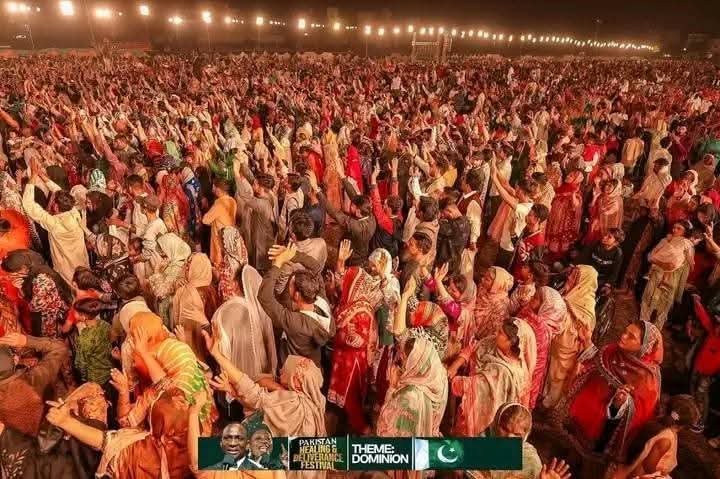 DeMajority01's tweet photo. I present to you dunamis Pakistan crusade 2025 🌚🌚🌚

Take am play first 
We get receipt for here 😒 https://t.co/qUCSS4cAP6